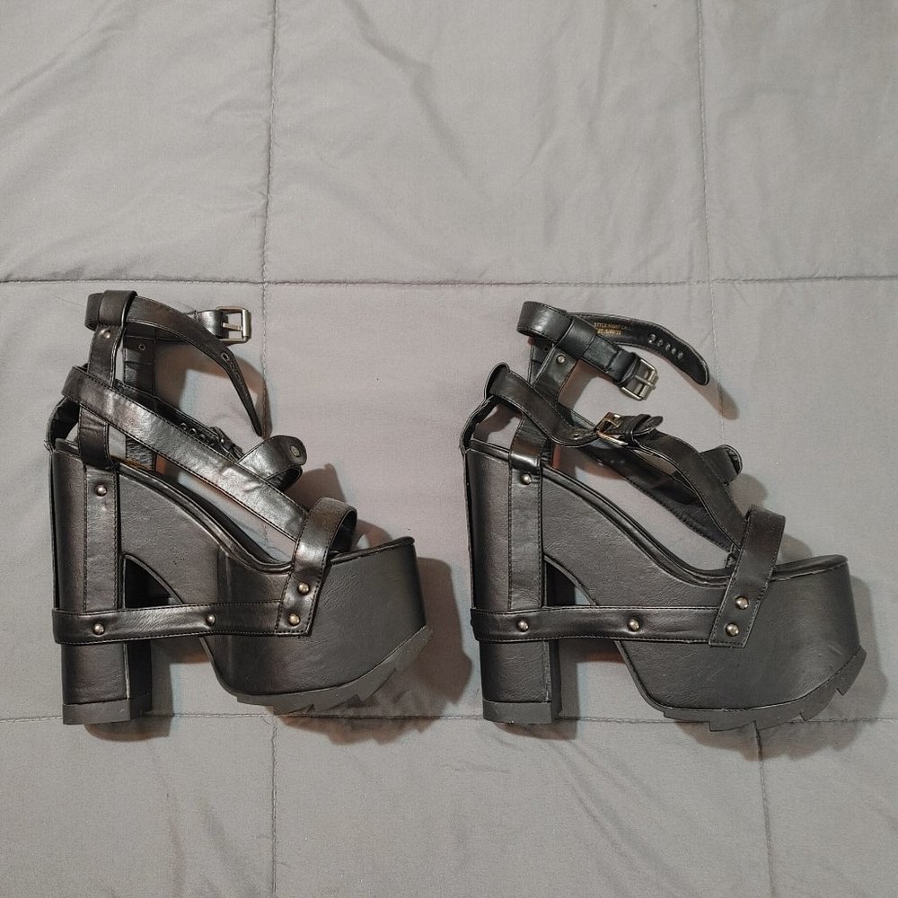 YRU Nightcall Platform Sandals